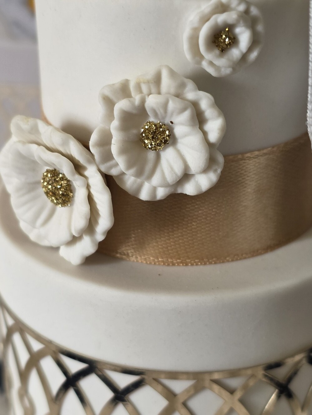 Hallmark Keepsake Two-Tier Cake Ornament 2019 - Picture 4 of 5